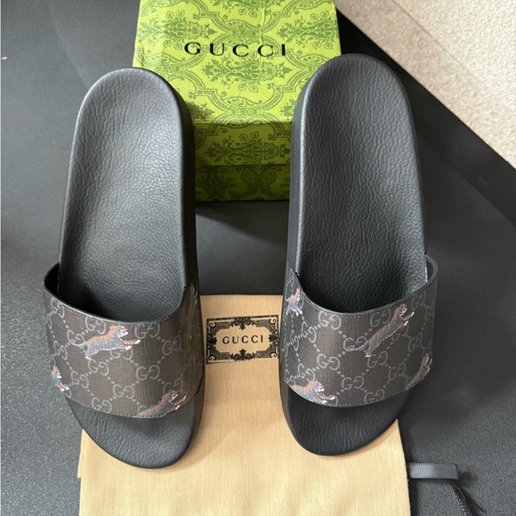 Gucci Men’s Pursuit Printed Tiger Sandal 12 - Picture 1 of 6